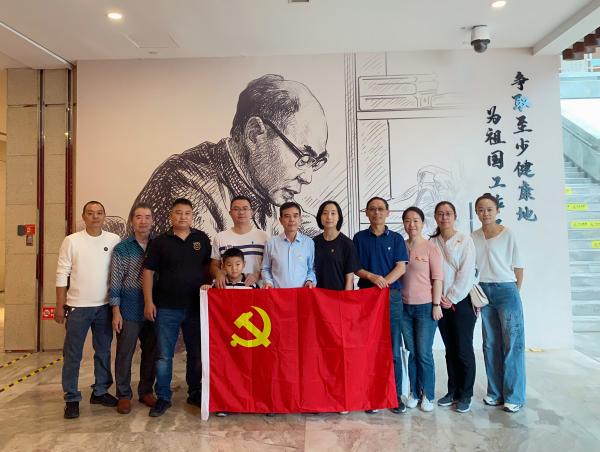 v8哈希游戏物流党支部组织参观蒋南翔诞辰110周年纪念展